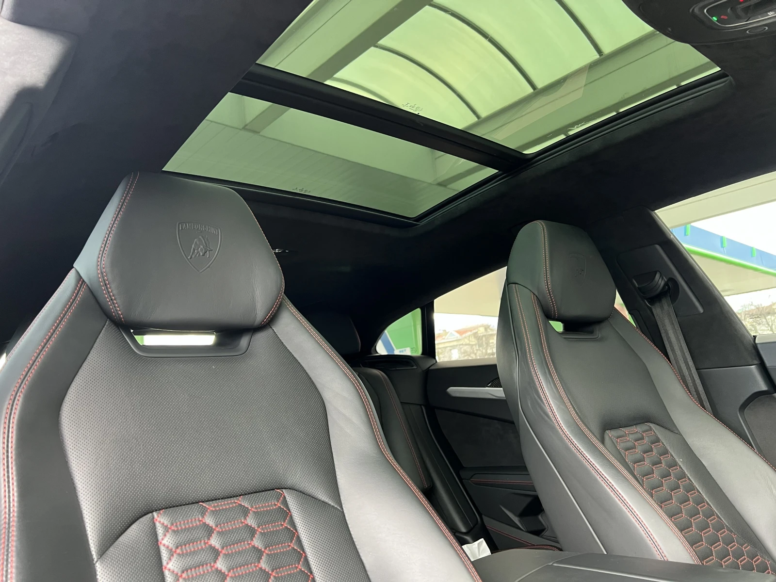 Lamborghini Urus 4.0 V8/CERAMIC/CARBON/B&O/HEAD UP/PANORAMA/360/, снимка 14 - Автомобили и джипове - 54236452