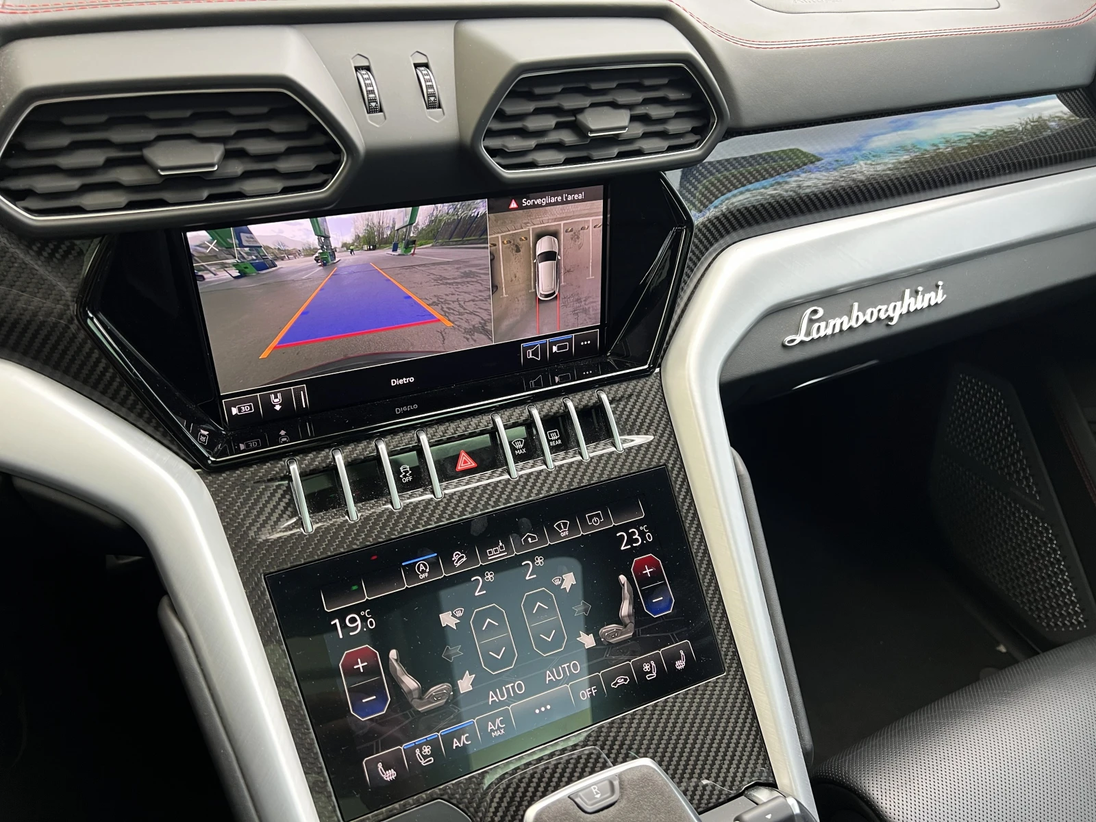 Lamborghini Urus 4.0 V8/CERAMIC/CARBON/B&O/HEAD UP/PANORAMA/360/, снимка 11 - Автомобили и джипове - 54236452