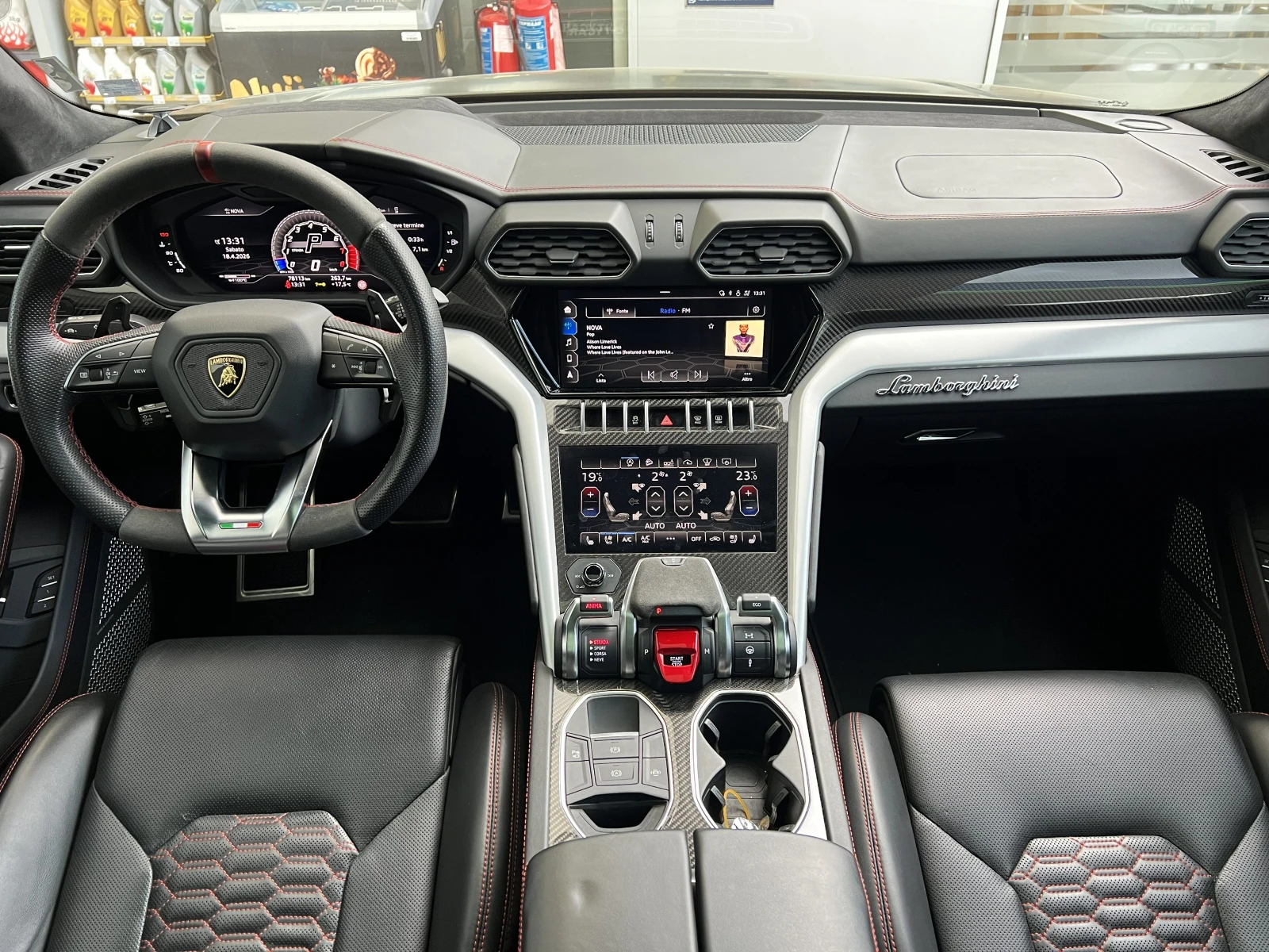 Lamborghini Urus 4.0 V8/CERAMIC/CARBON/B&O/HEAD UP/PANORAMA/360/, снимка 13 - Автомобили и джипове - 54236452