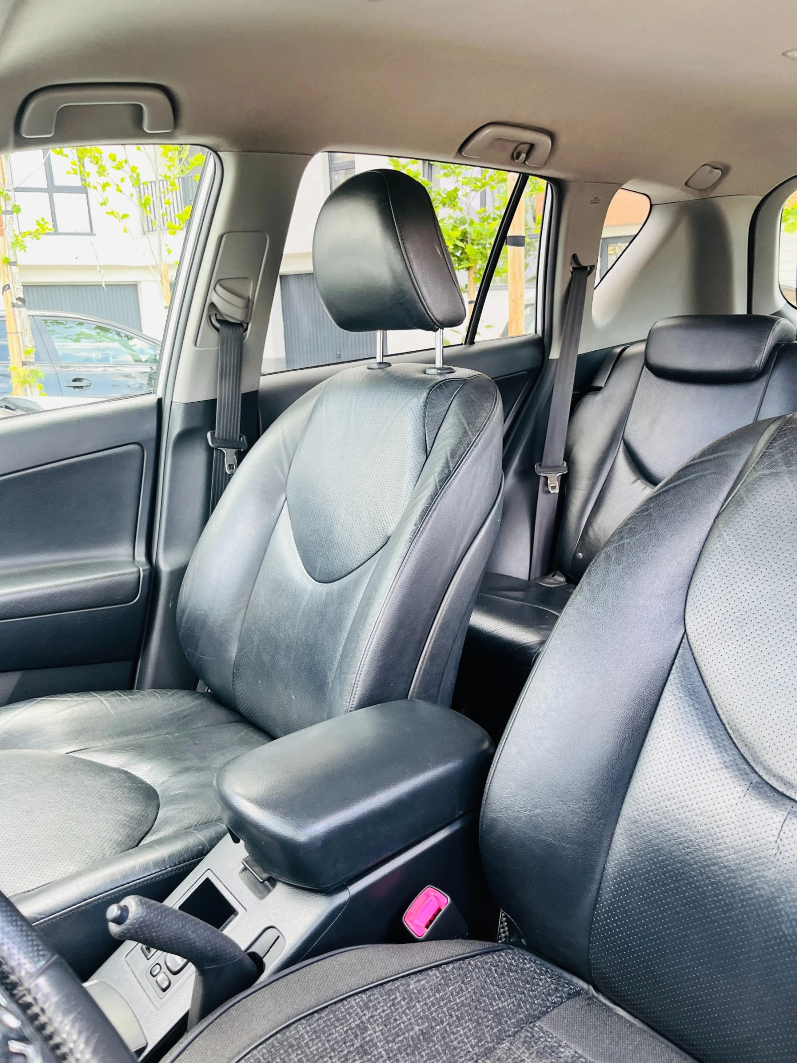 Toyota Rav4 Toyota RAV4 2.2 4x4 Автоматик Кожа 280000км РЕАЛН!, снимка 10 - Автомобили и джипове - 54794529