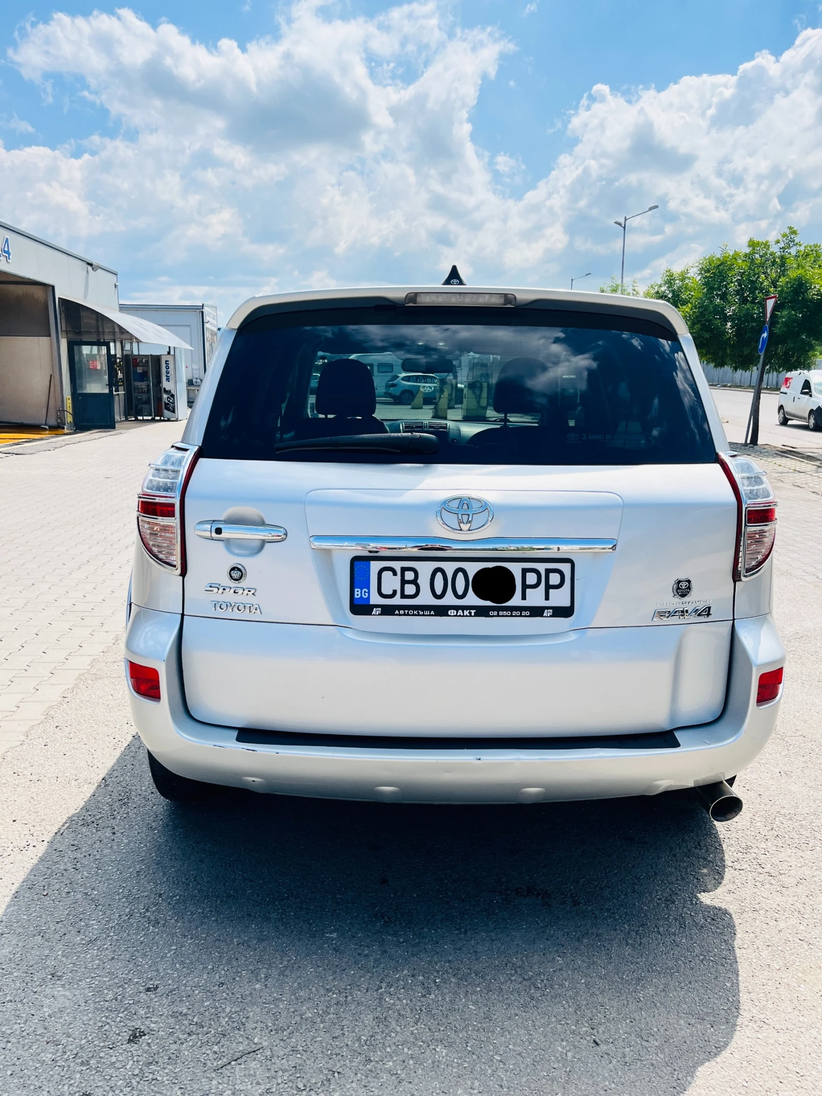 Toyota Rav4 Toyota RAV4 2.2 4x4 Автоматик Кожа 280000км РЕАЛН!, снимка 3 - Автомобили и джипове - 54794529