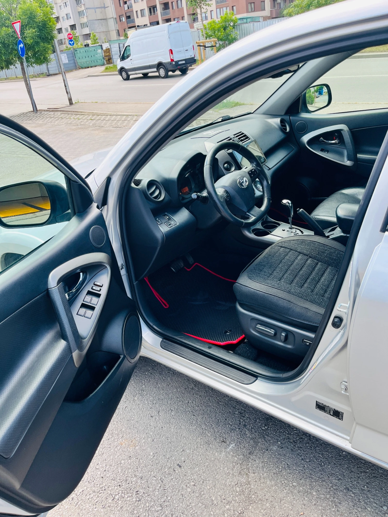 Toyota Rav4 Toyota RAV4 2.2 4x4 Автоматик Кожа 280000км РЕАЛН!, снимка 4 - Автомобили и джипове - 54794529