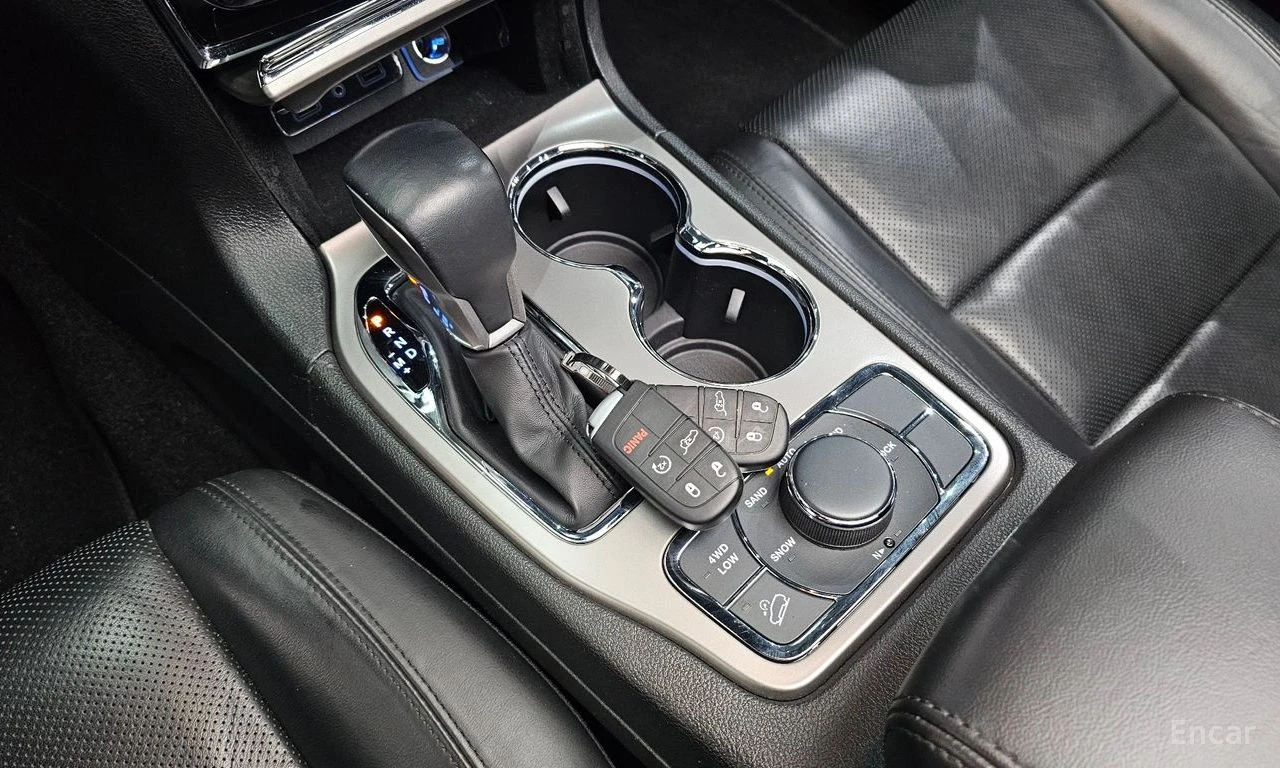 Jeep Grand cherokee 3.6* V6* 8ZF* ПОДГРЕВ* ОБДУХВАНЕ* КАМЕРА* КЕЙЛЕС* , снимка 11 - Автомобили и джипове - 55258858