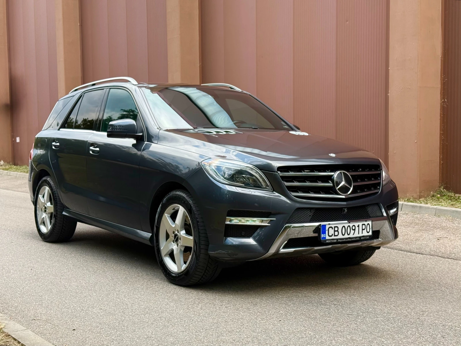 Mercedes-Benz ML 500 4 Matic/AMG Line/Distronic/360 Camera/Keyless Go, снимка 5 - Автомобили и джипове - 55597161
