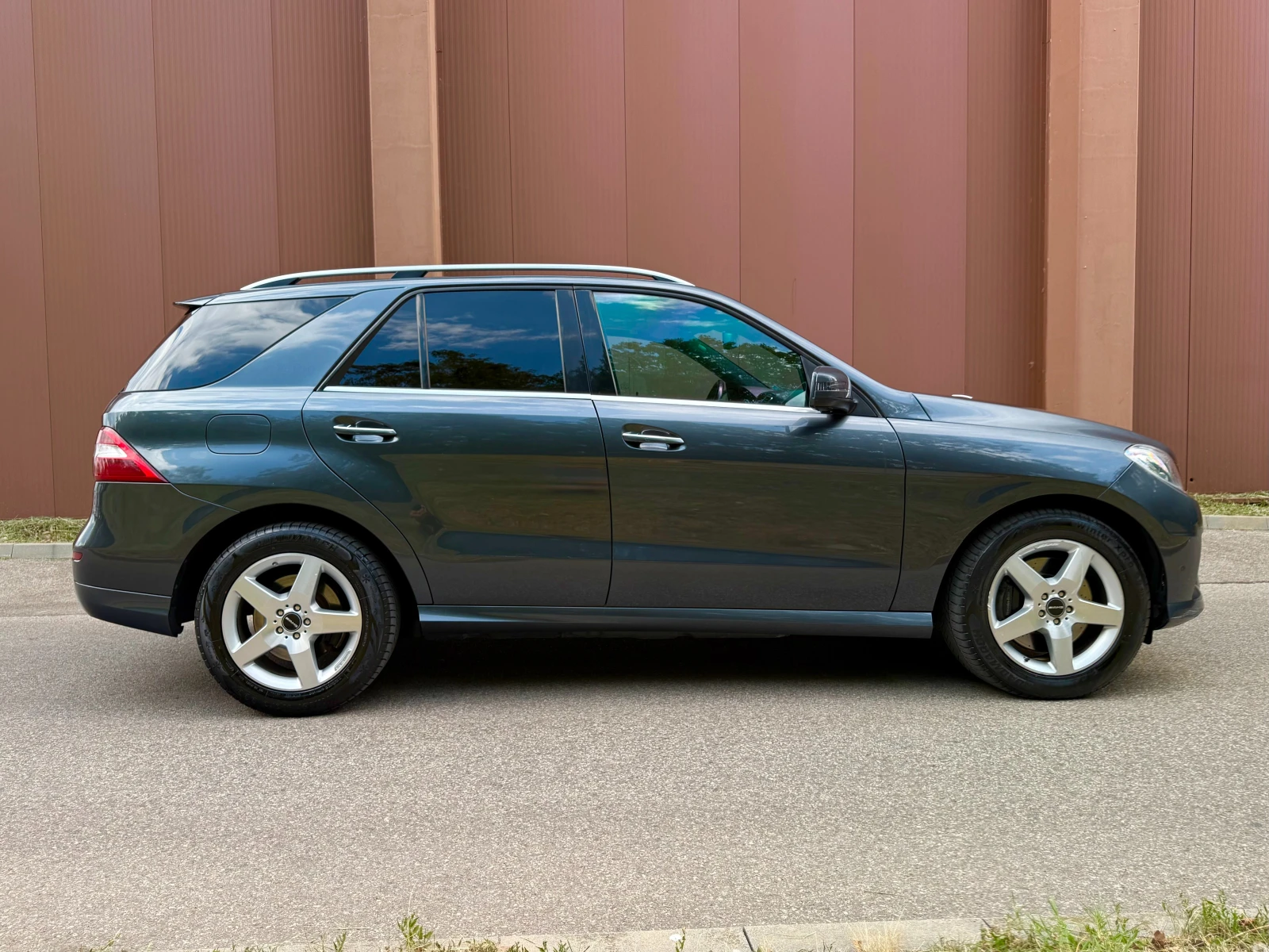 Mercedes-Benz ML 500 4 Matic/AMG Line/Distronic/360 Camera/Keyless Go, снимка 4 - Автомобили и джипове - 55597161