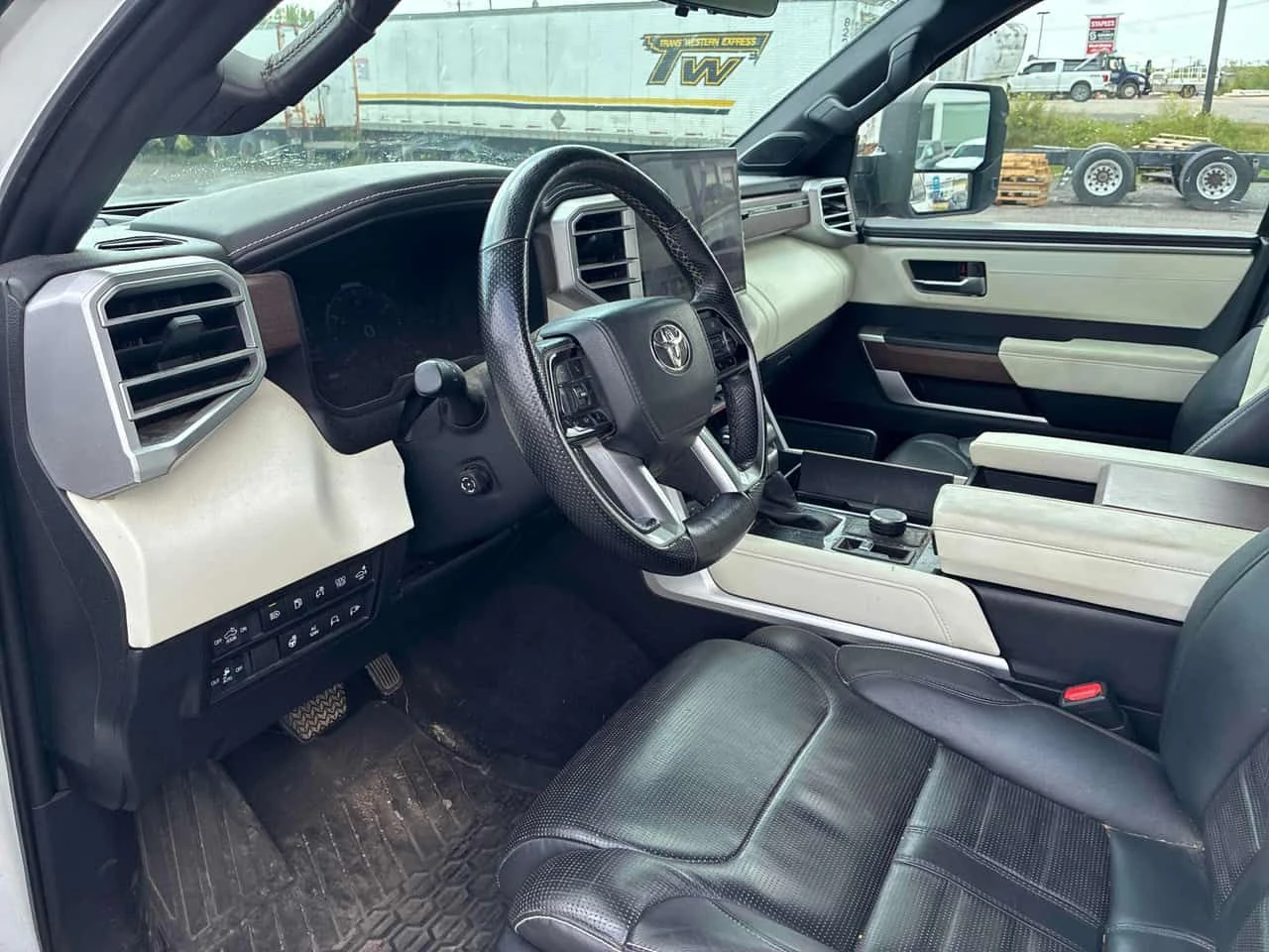 Toyota Tundra Capstone Hybrid / 360 / DIS / ОБДУХВАНЕ / CARFAX, снимка 5 - Автомобили и джипове - 55702401