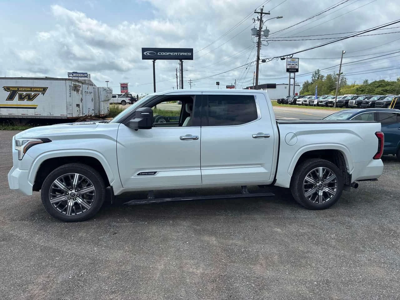 Toyota Tundra Capstone Hybrid / 360 / DIS / ОБДУХВАНЕ / CARFAX, снимка 2 - Автомобили и джипове - 55702401