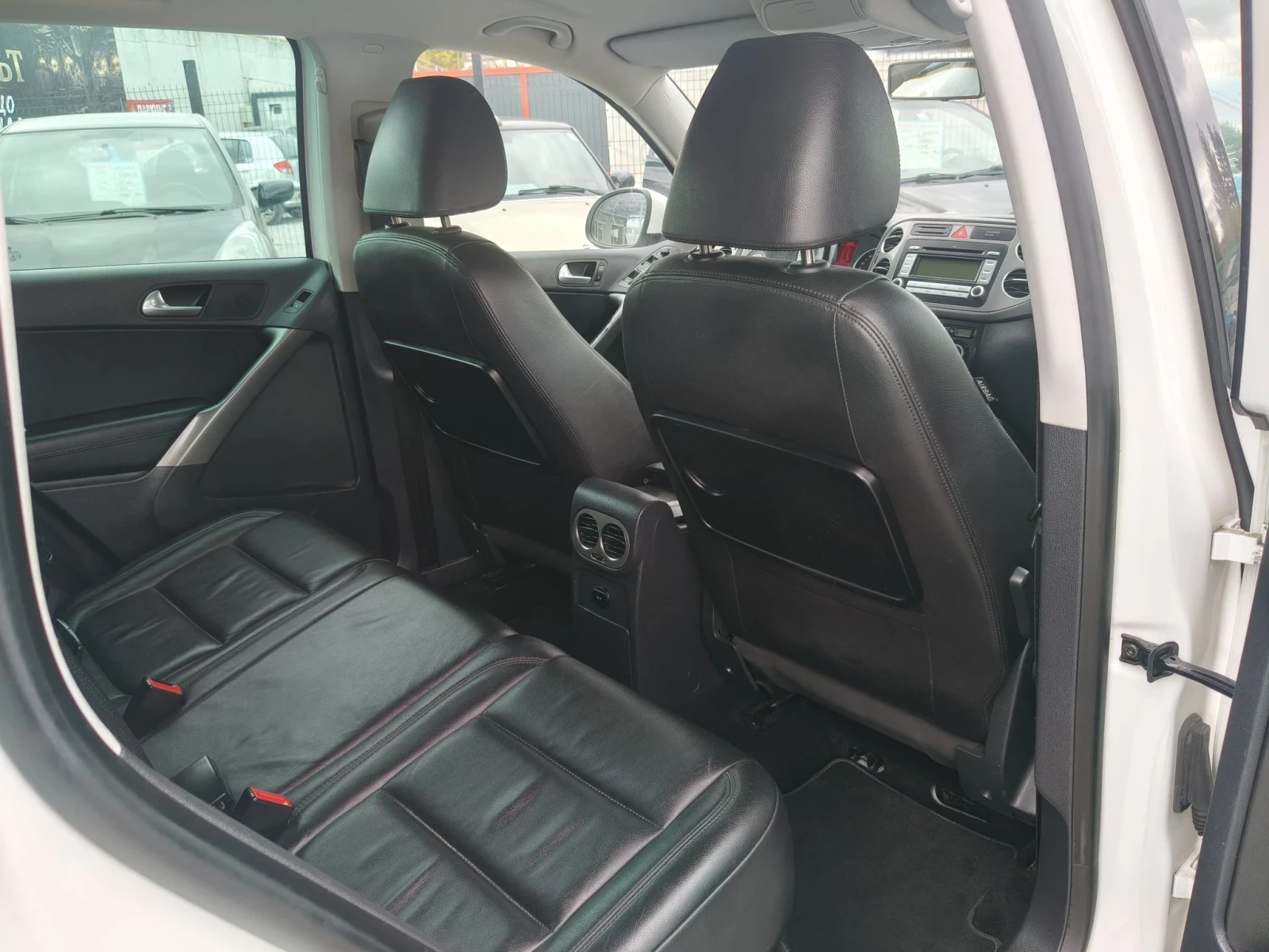 VW Tiguan 2.0TDI, снимка 12 - Автомобили и джипове - 56434751