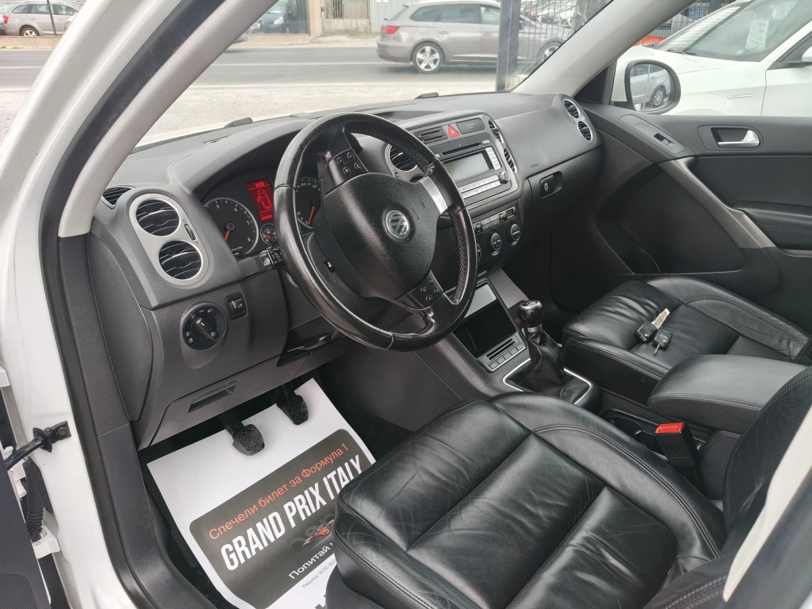 VW Tiguan 2.0TDI, снимка 10 - Автомобили и джипове - 56434751