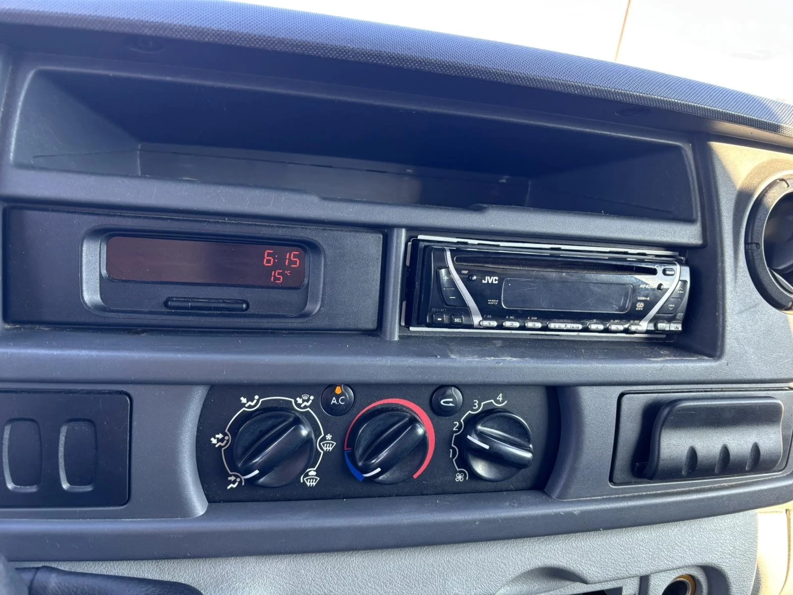 Nissan Interstar 2.5 d - изображение 10