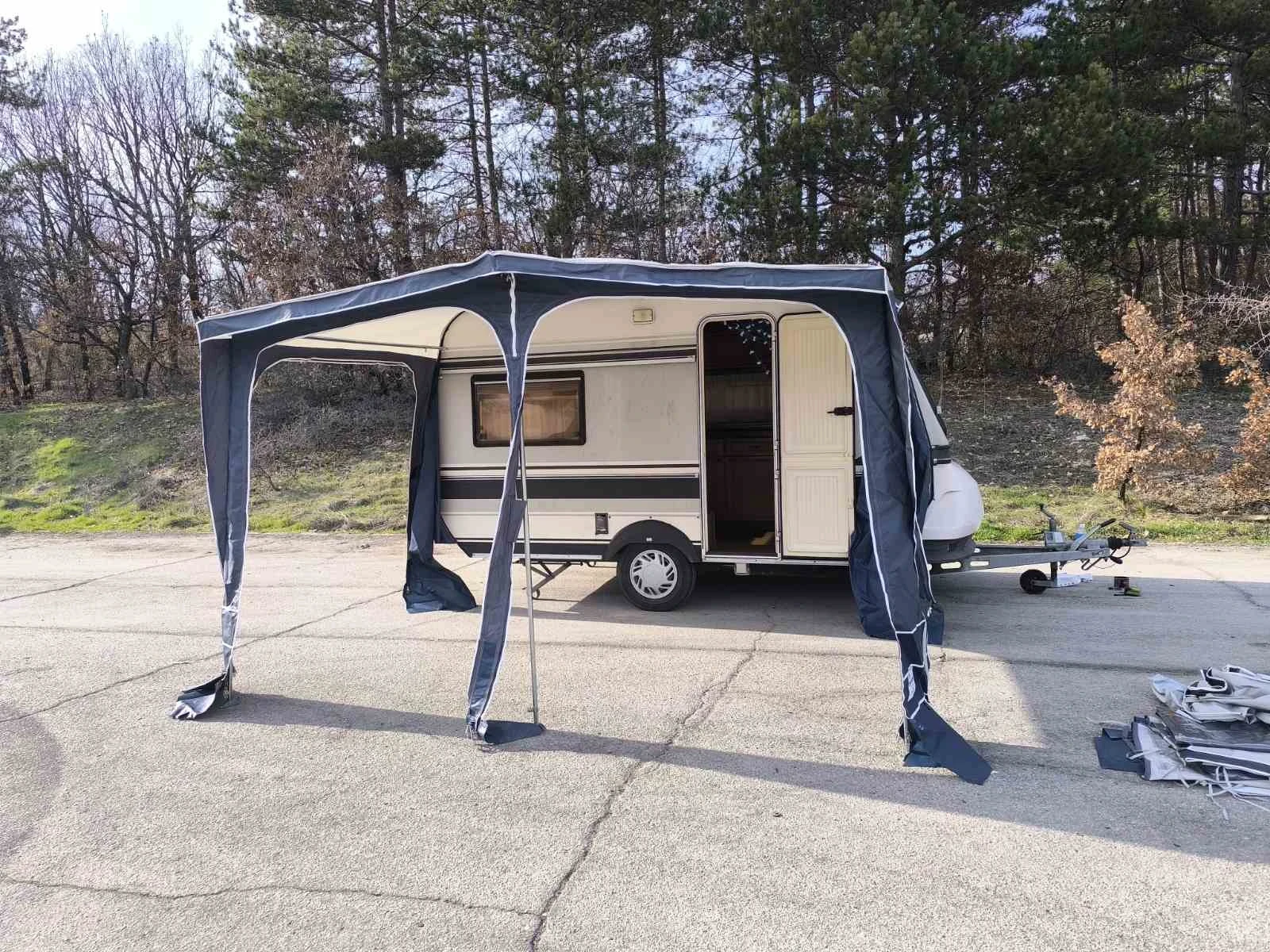 Каравана Hobby Deluxe , снимка 11 - Каравани и кемпери - 53755390