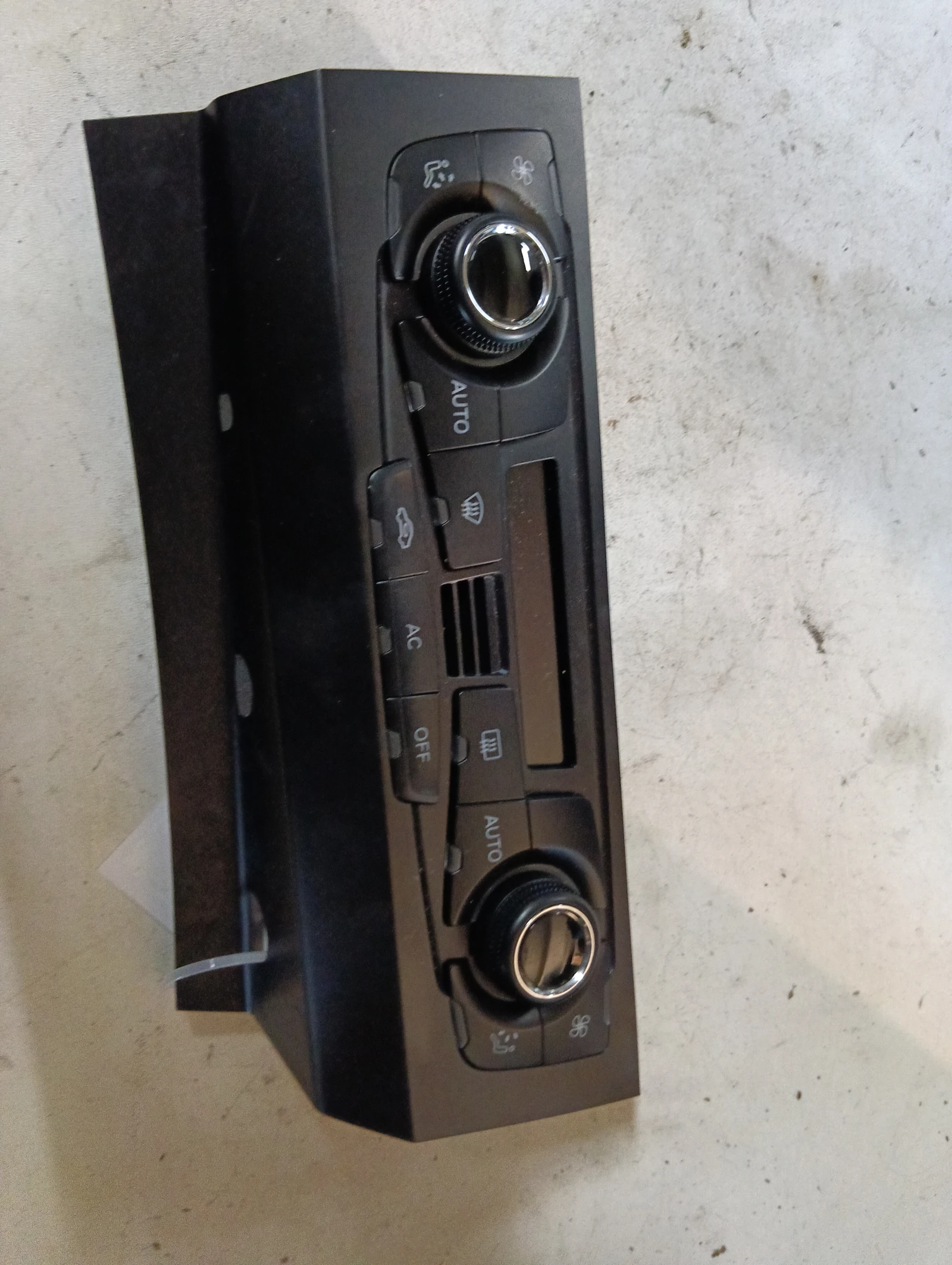 климатроник преден 8T1820043AP Audi A5