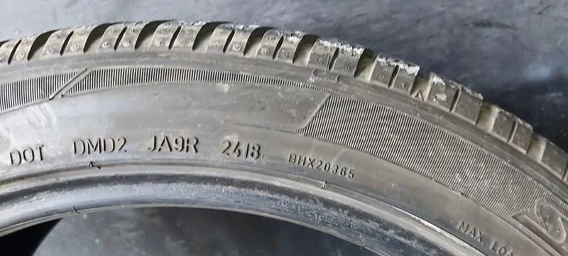 Гуми Зимни 275/40R19, снимка 9 - Гуми и джанти - 35125373