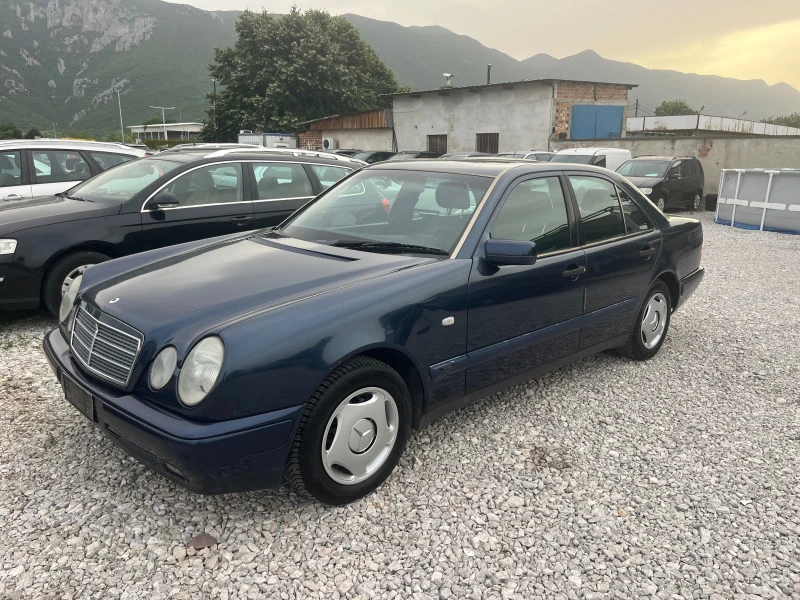 Mercedes-Benz E 200 Италия, снимка 2 - Автомобили и джипове - 46477160