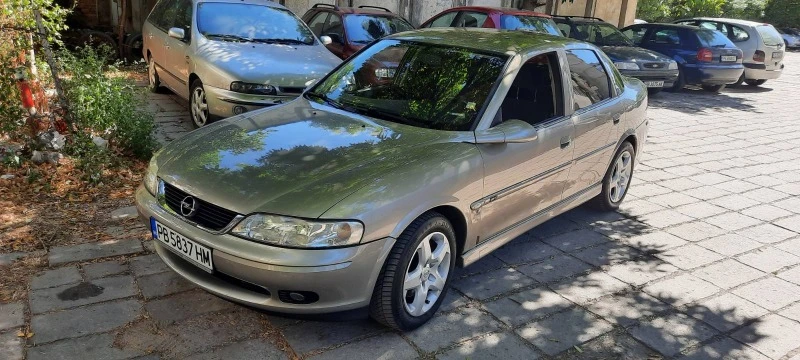 Opel Vectra 1.6, снимка 1 - Автомобили и джипове - 46976804