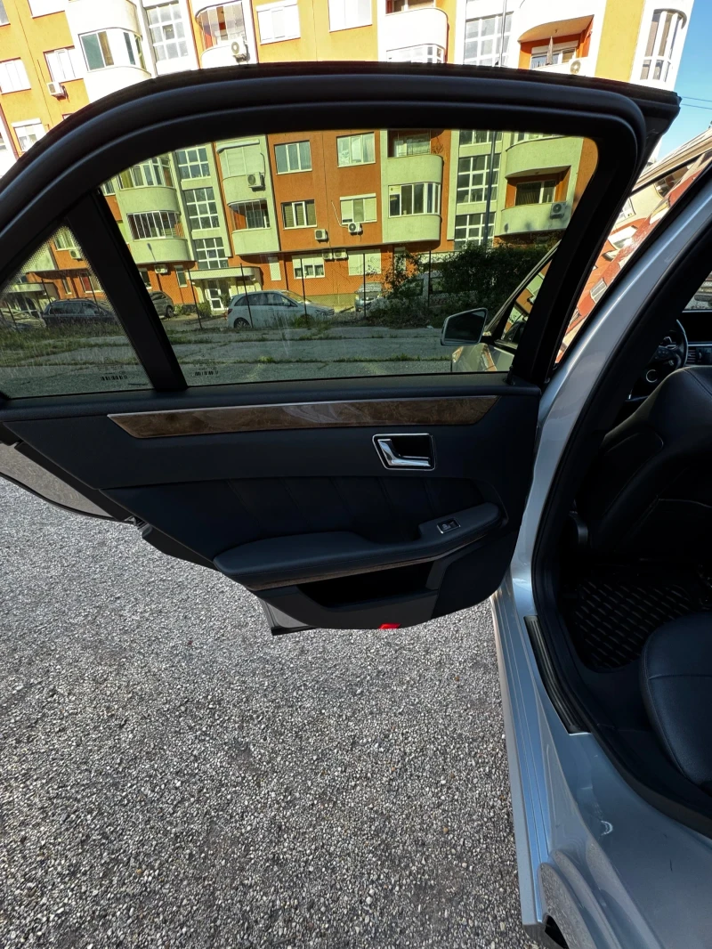 Mercedes-Benz E 350 W212 4MATIC Sportpacket, снимка 10 - Автомобили и джипове - 52530593