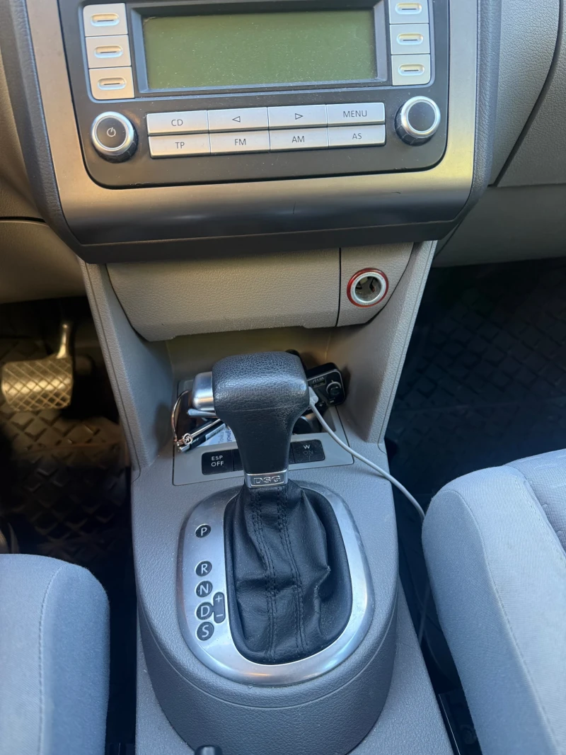 VW Touran, снимка 7 - Автомобили и джипове - 51752803