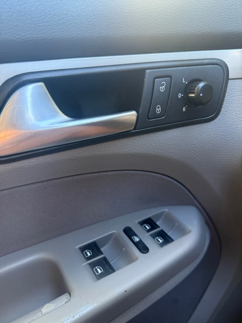 VW Touran, снимка 6 - Автомобили и джипове - 51752803