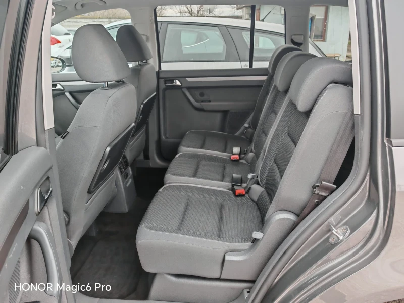 VW Touran 1.6 TDI, 105 к.с., 6-СКОРОСТИ, ЕВРО-5В, снимка 15 - Автомобили и джипове - 53044568