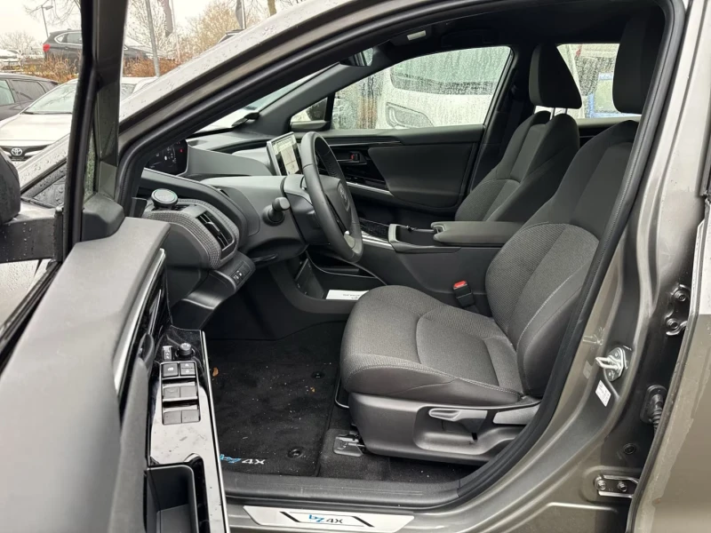 Toyota bZ4X COMFORT/204HP/FWD/CAM/NAVI/LED/CPLAY/693g, снимка 7 - Автомобили и джипове - 53083588