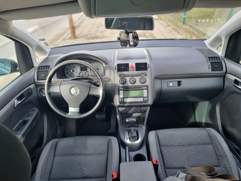 VW Touran DSG- 7местен, снимка 11 - Автомобили и джипове - 53263674
