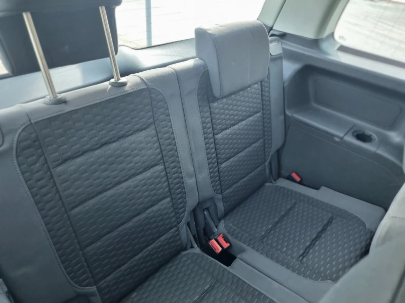 VW Touran DSG- 7местен, снимка 10 - Автомобили и джипове - 53263674
