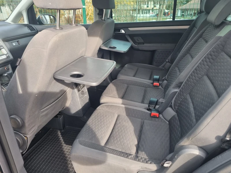 VW Touran DSG- 7местен, снимка 12 - Автомобили и джипове - 53263674