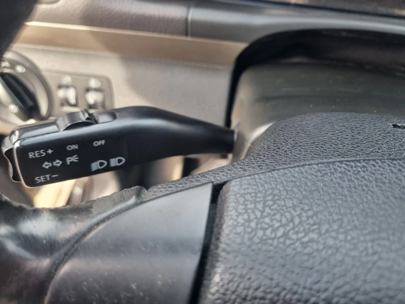 VW Touran DSG- 7местен, снимка 15 - Автомобили и джипове - 53263674