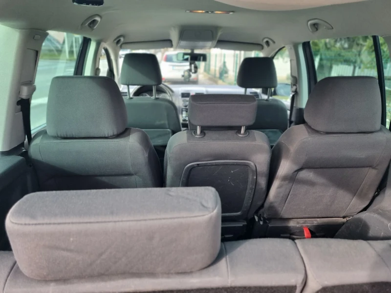 VW Touran DSG- 7местен, снимка 13 - Автомобили и джипове - 53263674