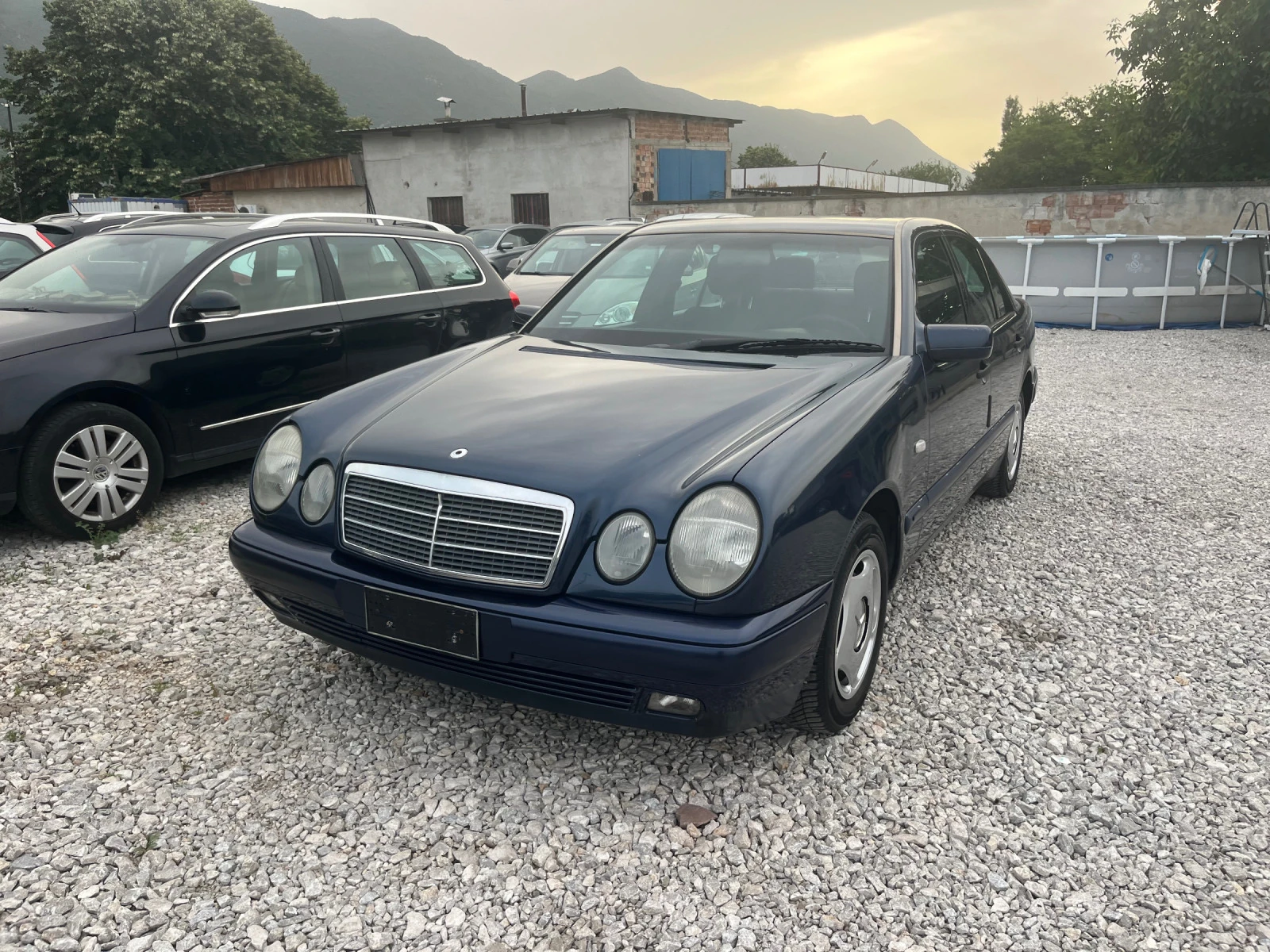 Mercedes-Benz E 200 Италия, снимка 1