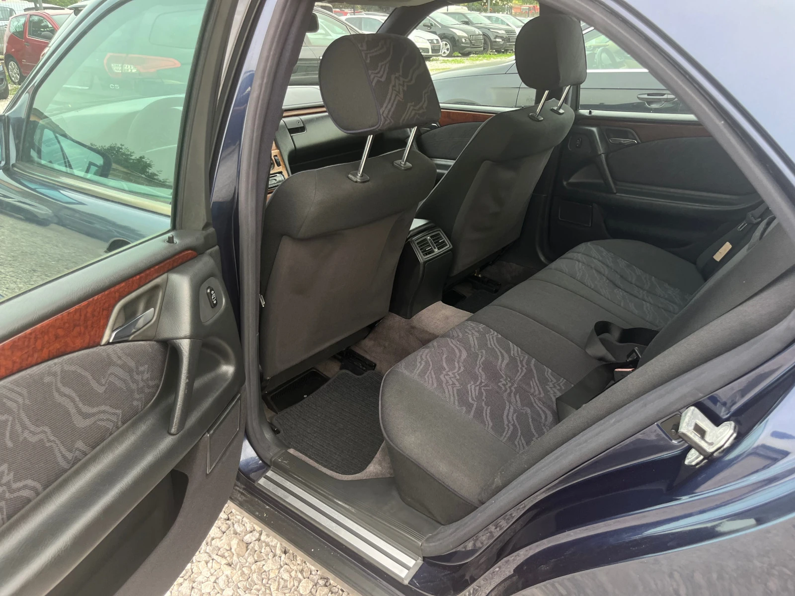 Mercedes-Benz E 200  | Mobile.bg   15