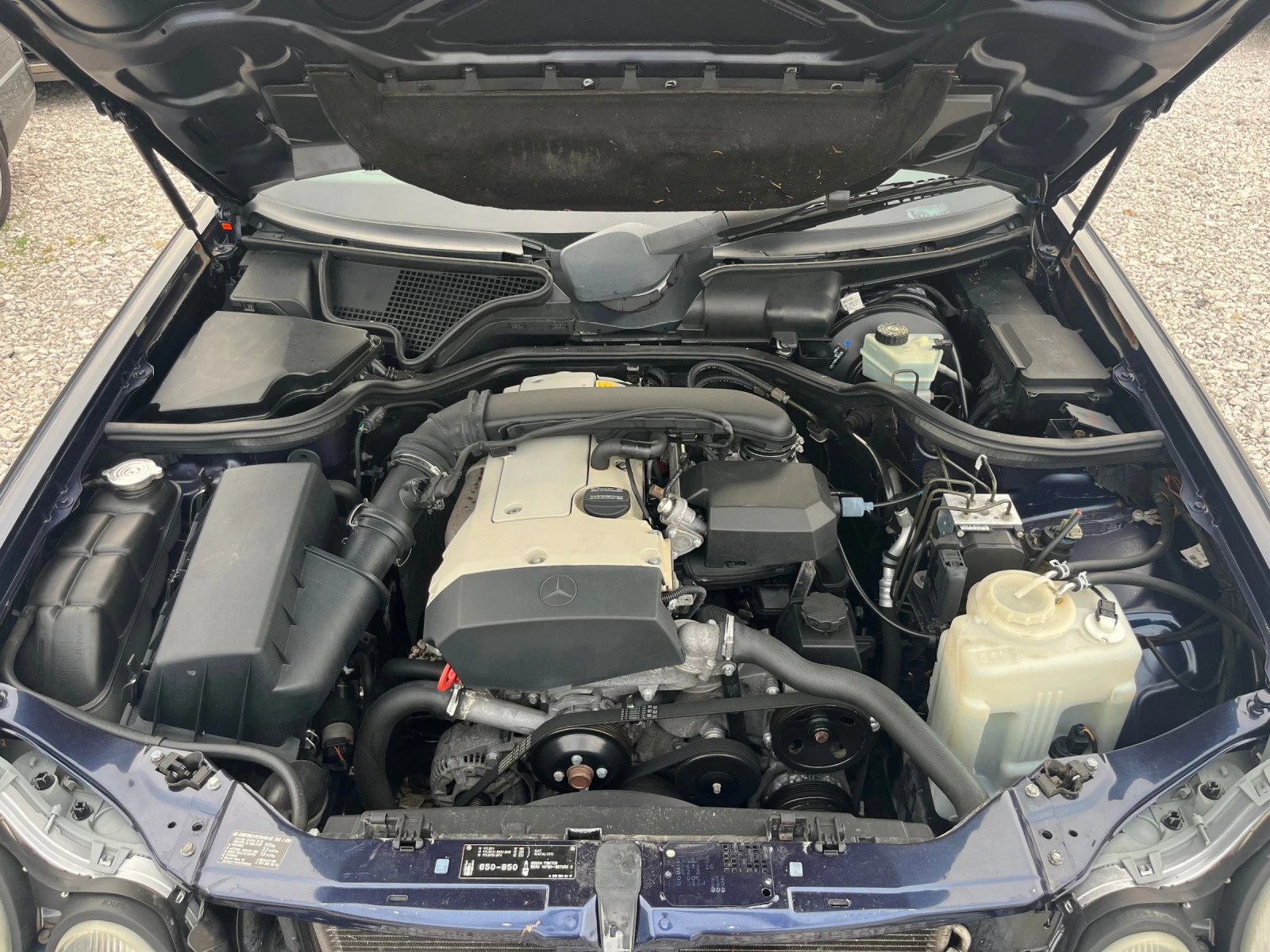 Mercedes-Benz E 200  | Mobile.bg   17