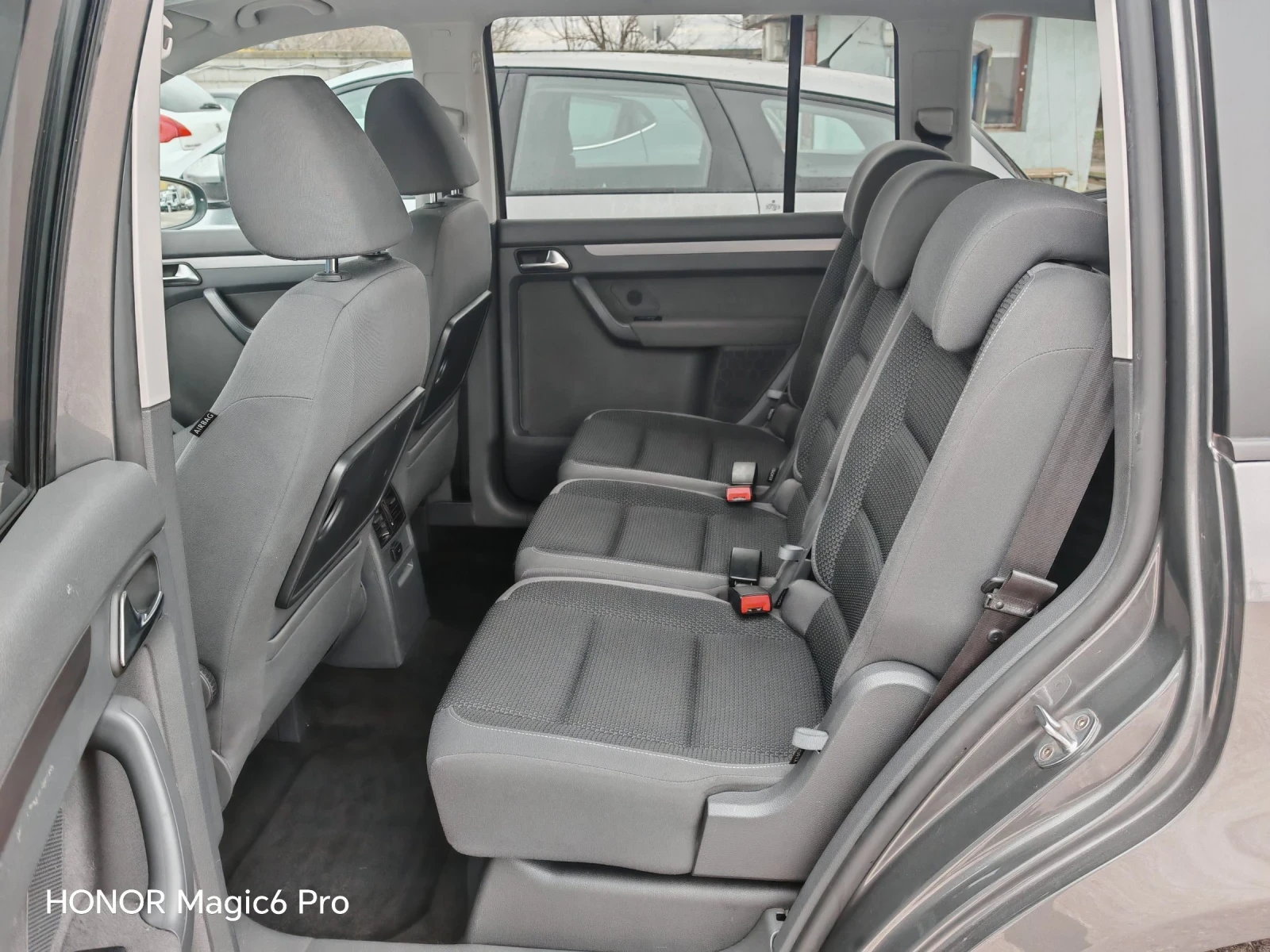 VW Touran 1.6 TDI, 105 �.�., 6-��������, ����-5� | Mobile.bg � ����������� 15
