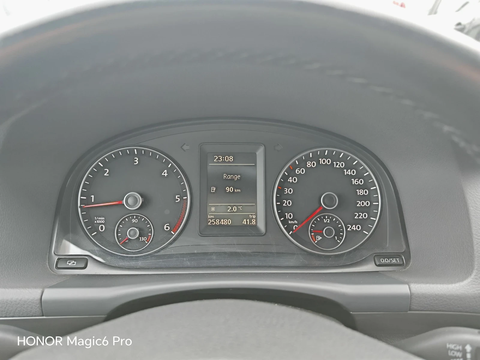 VW Touran 1.6 TDI, 105 �.�., 6-��������, ����-5� | Mobile.bg � ����������� 9