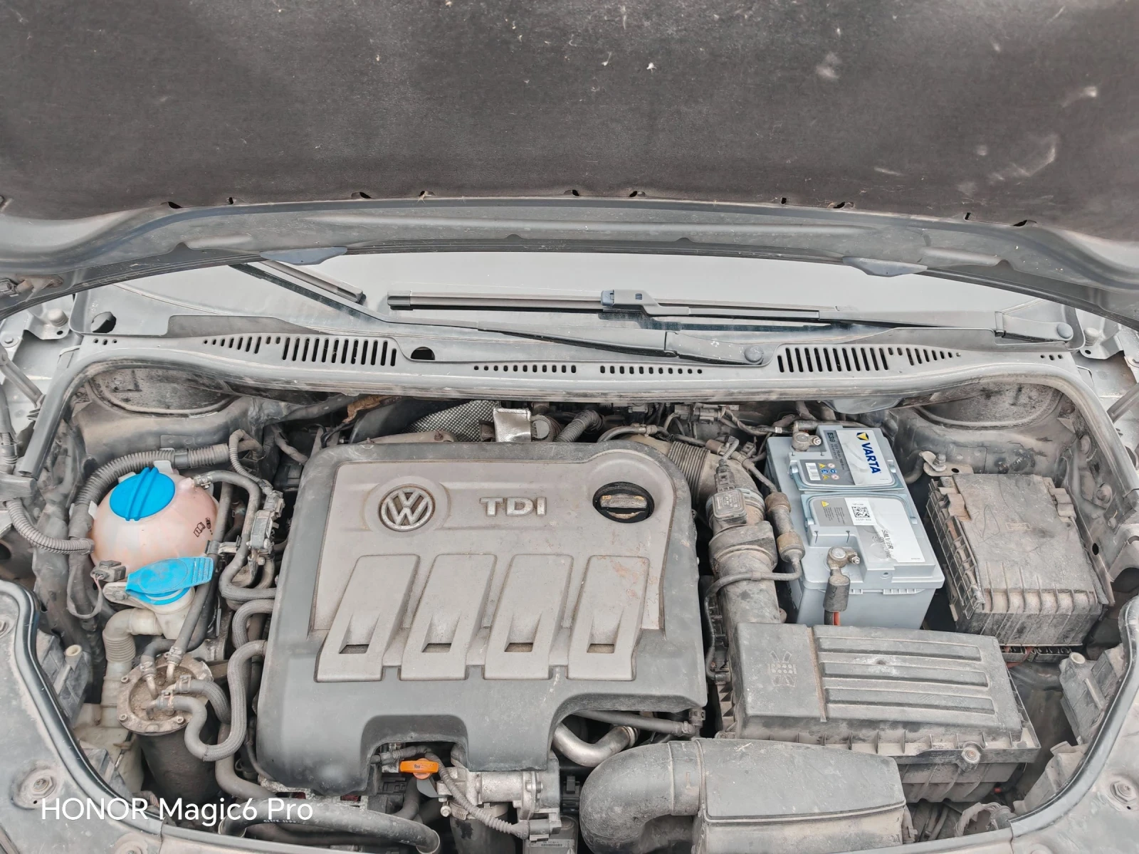 VW Touran 1.6 TDI, 105 �.�., 6-��������, ����-5� | Mobile.bg � ����������� 17