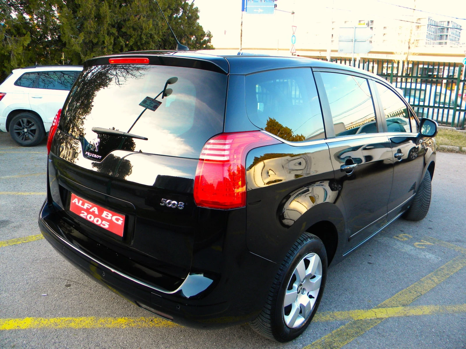 Peugeot 5008 EURO6B* FACE LIF* 1.6ecoHDI-6ck-7м* -NAVI-КАТО НОВ - изображение 4