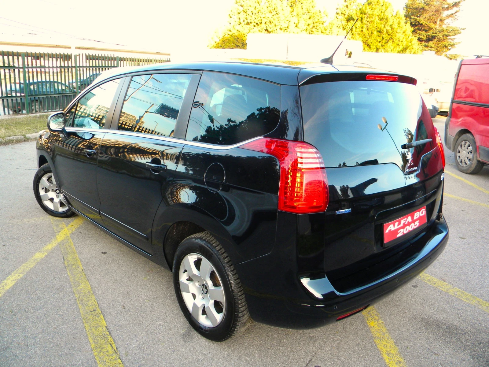 Peugeot 5008 EURO6B* FACE LIF* 1.6ecoHDI-6ck-7м* -NAVI-КАТО НОВ - изображение 6