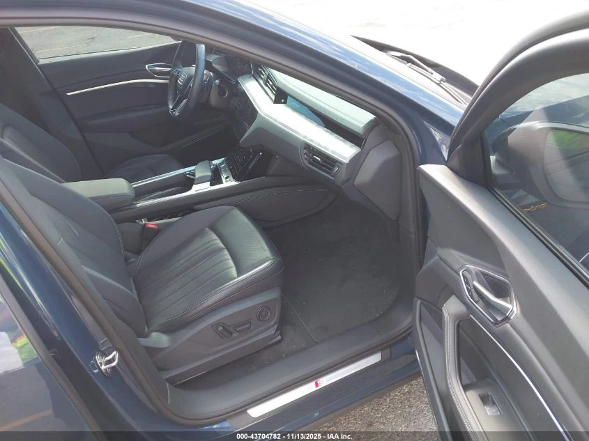 Audi E-Tron Sportback Premium Plus S Line Quattro - изображение 5