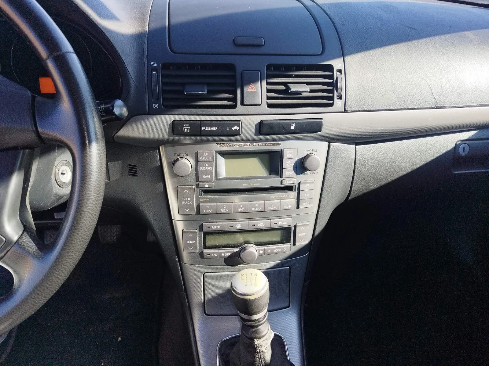 Toyota Avensis 2, 2 D4D, снимка 7 - Автомобили и джипове - 54421745