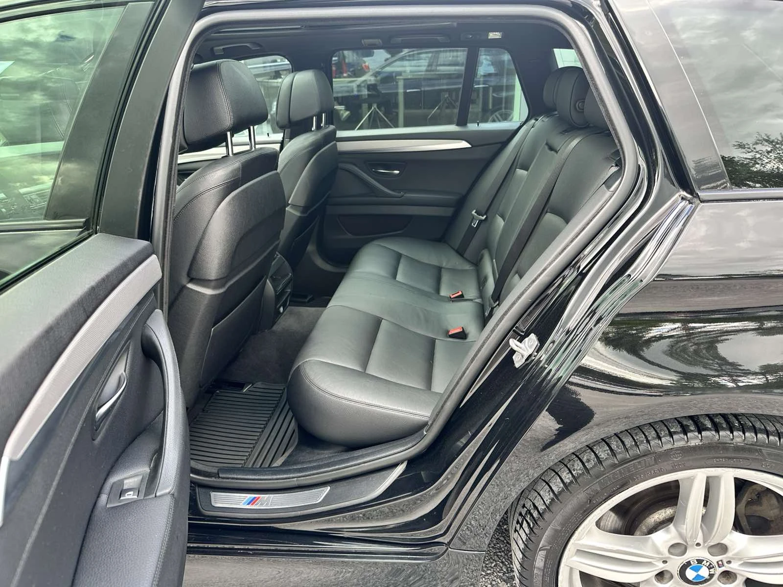 BMW 530 xDrive MPAKET , снимка 16 - Автомобили и джипове - 54597599