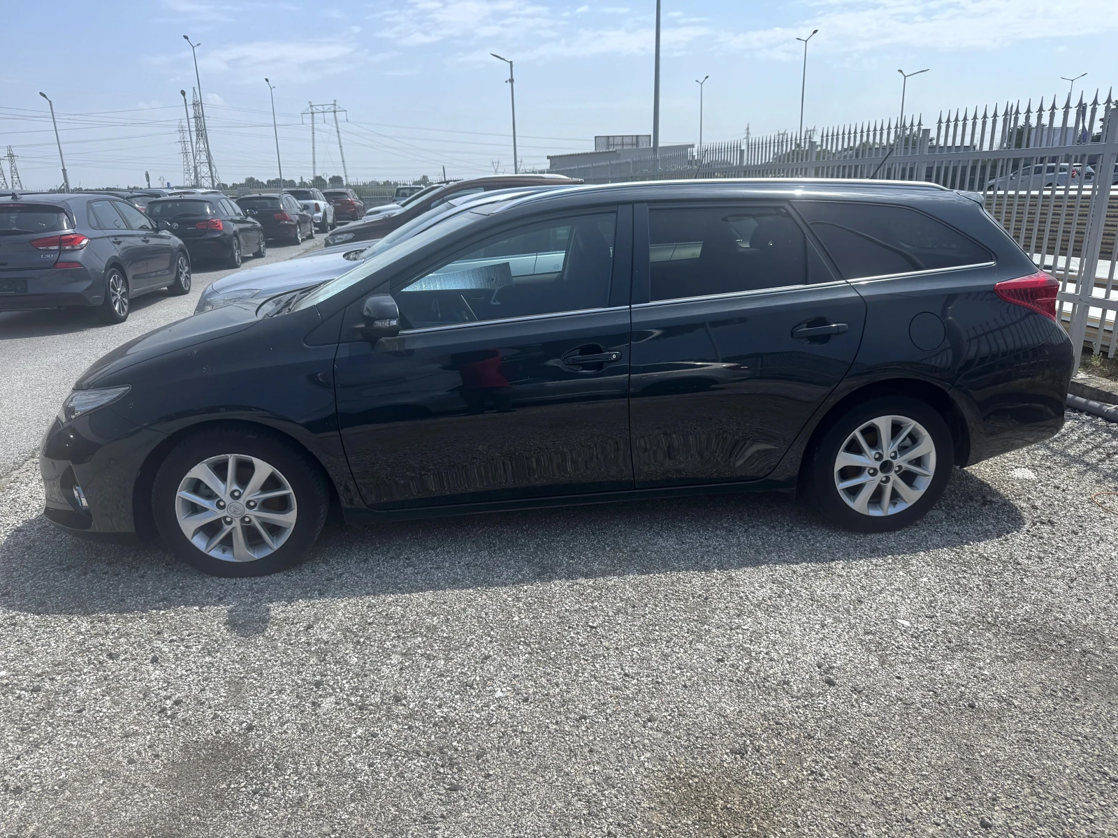 Toyota Auris 1.4 D4D, снимка 3 - Автомобили и джипове - 55347269
