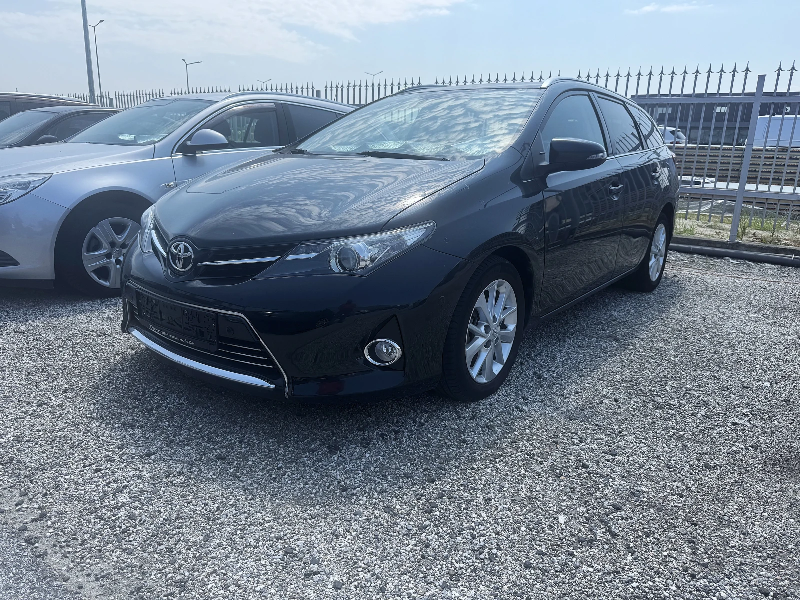 Toyota Auris 1.4 D4D, снимка 2 - Автомобили и джипове - 55347269