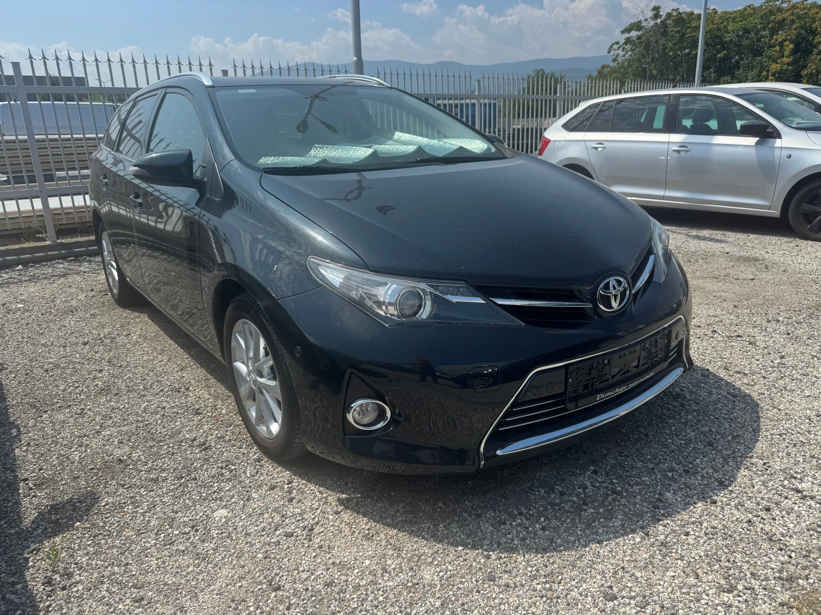 Toyota Auris 1.4 D4D, снимка 4 - Автомобили и джипове - 55347269