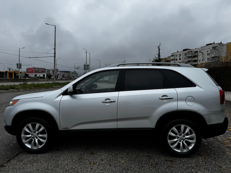 Kia Sorento 2.2CRDI/ПАНОРАМА/KEYLESS, снимка 2 - Автомобили и джипове - 48220914