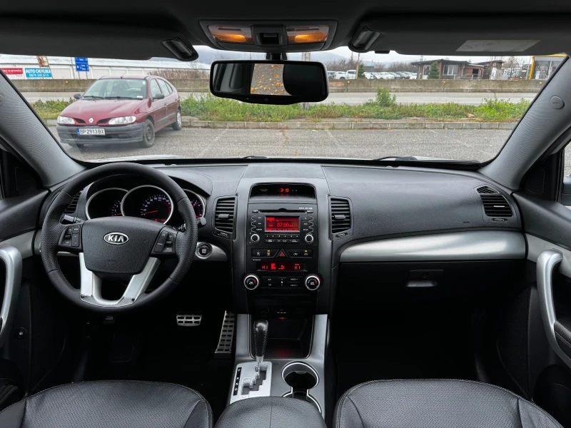 Kia Sorento 2.2CRDI/ПАНОРАМА/KEYLESS, снимка 10 - Автомобили и джипове - 48220914