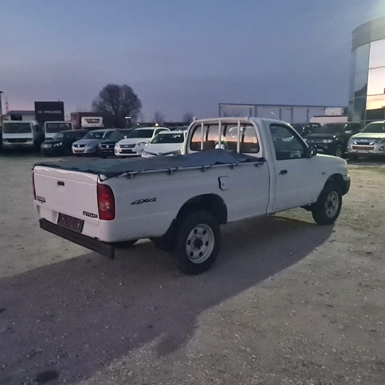 Toyota Hilux Mazda B 2500, снимка 4 - Автомобили и джипове - 53803251