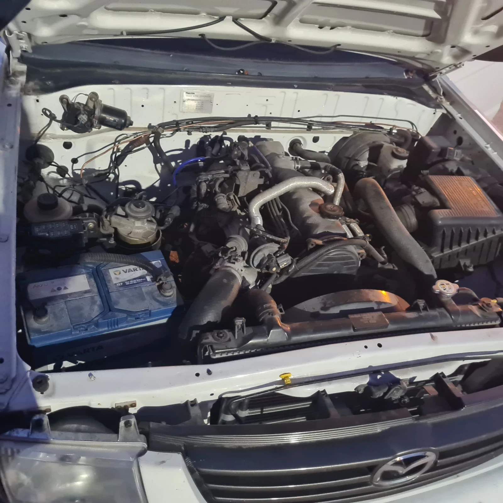 Toyota Hilux Mazda B 2500, снимка 11 - Автомобили и джипове - 53803251