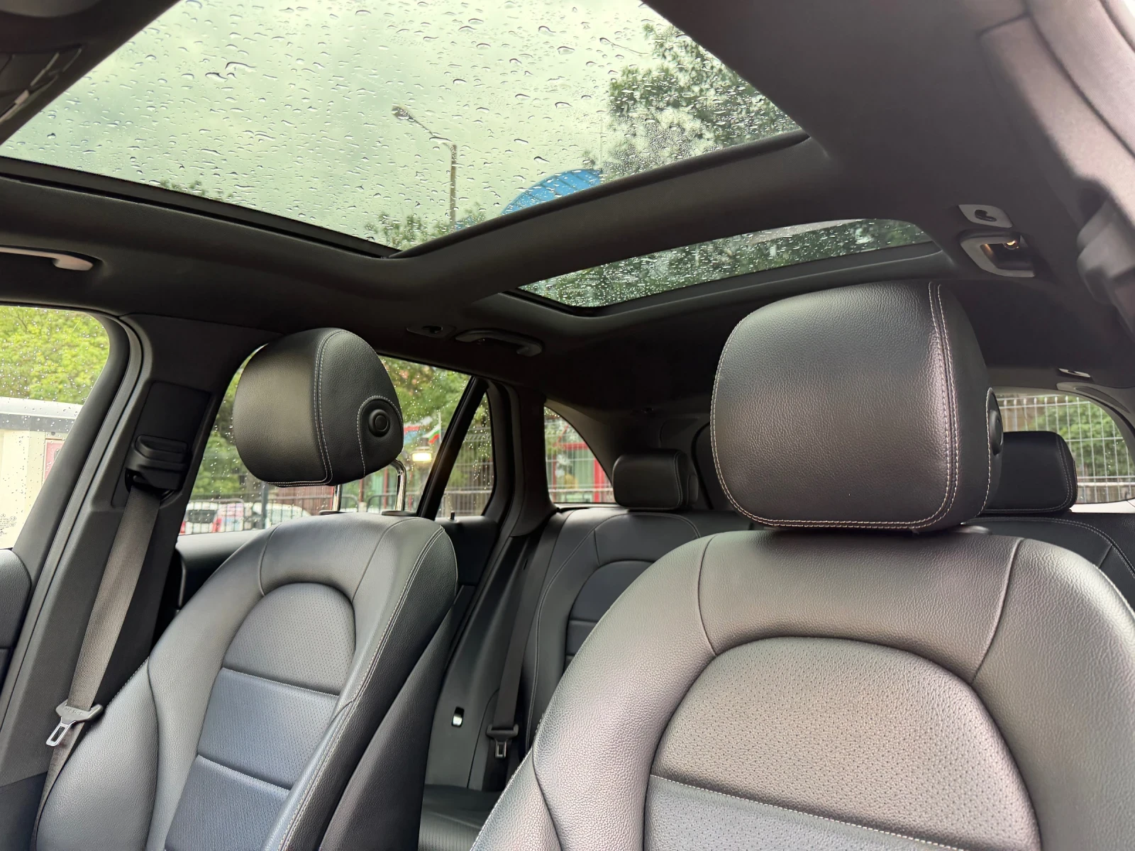 Mercedes-Benz GLC 300 2018 4MATIC 360 CAM/DISTRONIC/PANORAMA/9G TRONIC, снимка 6 - Автомобили и джипове - 54892683