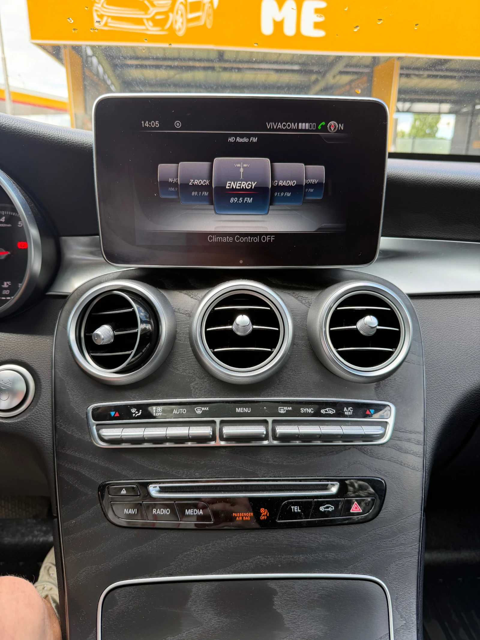 Mercedes-Benz GLC 300 2018 4MATIC 360 CAM/DISTRONIC/PANORAMA/9G TRONIC, снимка 9 - Автомобили и джипове - 54892683
