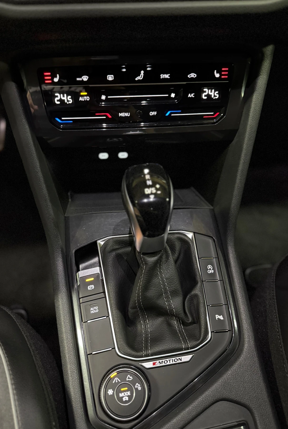 VW Tiguan 2.0TDI/3xR Line/4motion/Distronic/AllSpace/Head Up, снимка 12 - Автомобили и джипове - 55015856
